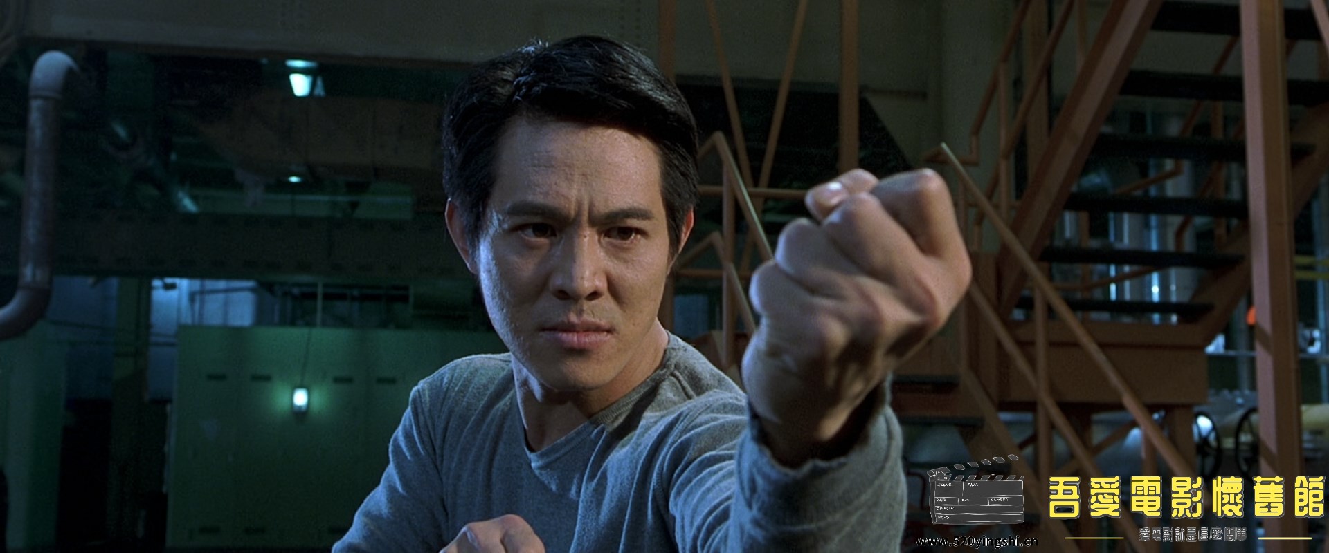 救世主.The.One.2001.BluRay.1080p.x265.10bit.2AC3.国英语中英字.mkv_snapshot_01.09.jpg