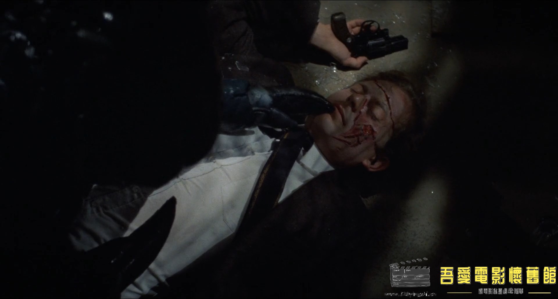 Biohazard.1985.1080p.BluRay.x264.国英双语.mkv_snapshot_01.07.11.593_[2023.01.14_.jpg