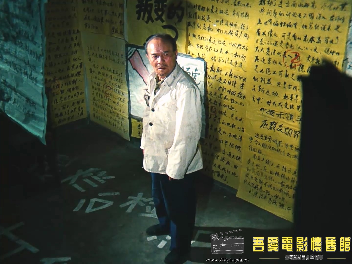 戴手铐的旅客.mp4_20230105_183412.420.jpg