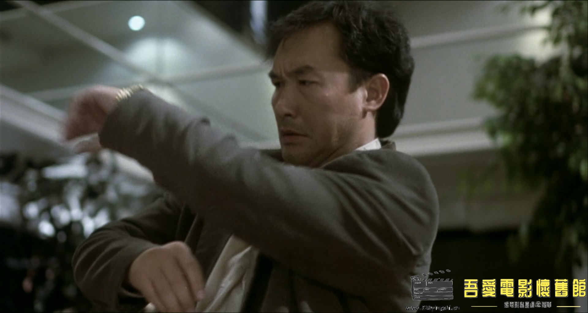 龙的传人.1991.BDRip.Legend of the Dragon.HKG.2Audio.FRDS .mkv_20230224_213708.176.jpg