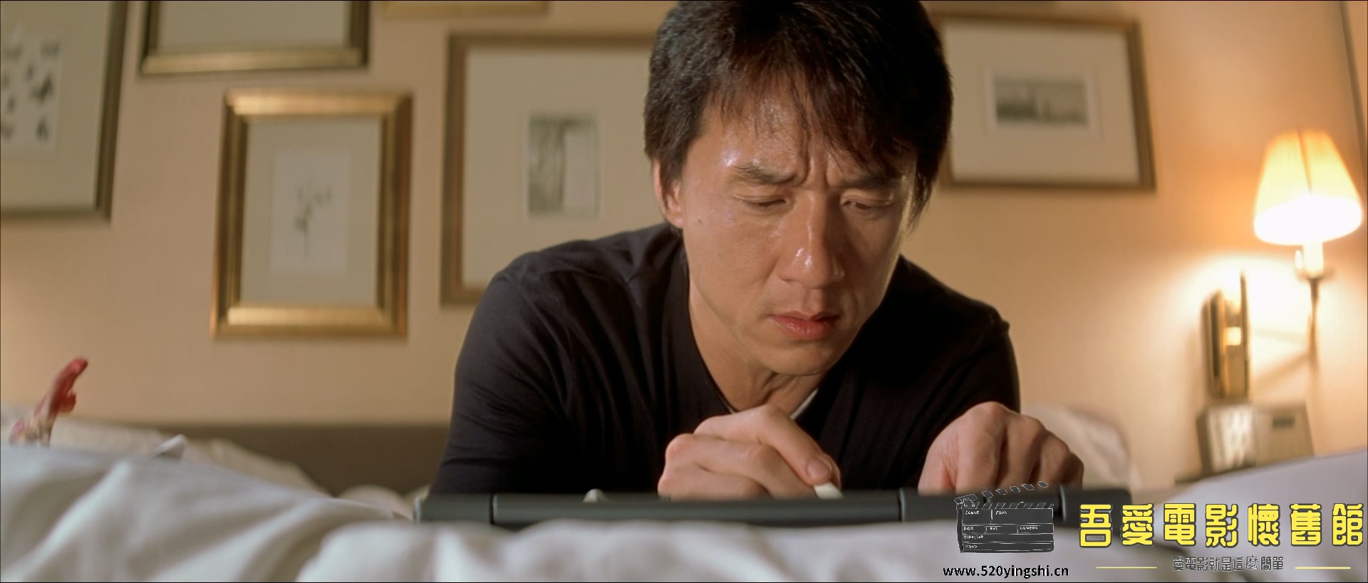 特务迷城.2001.BDRip.The Accidental Spy.HKG.2Audio.FRDS.mkv_20230225_103108.333.jpg