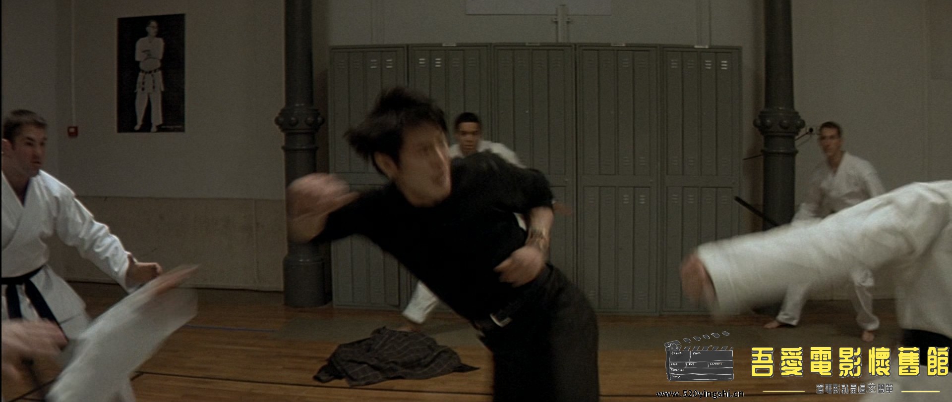 龙之吻.Kiss.Of.The.Dragon.2001.BluRay.1080p.2Audio.DTS-HD.MA5.1.x265.10bit.mkv_2.jpg