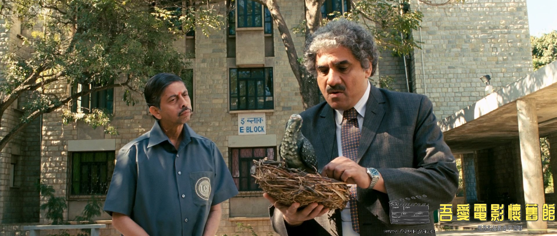 三傻大闹宝莱坞.3.Idiots.2009.BluRay.1080p.x265.10bit.2Audio.MNHD-FRDS.mkv_202304.jpg