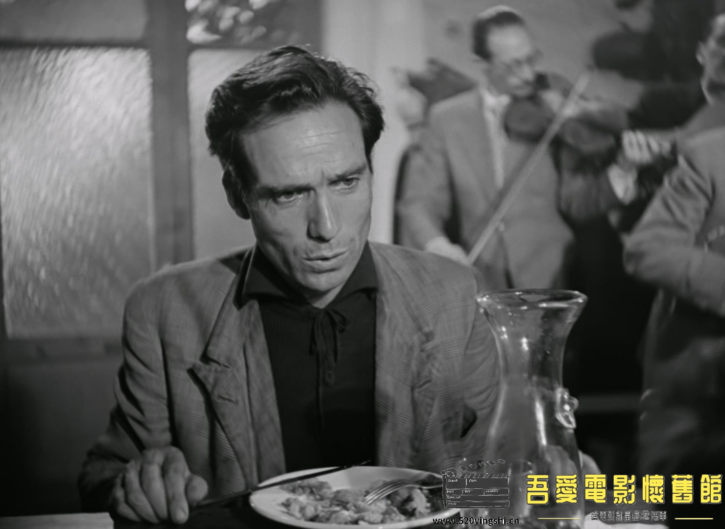 偷自行车的人.Bicycle.Thieves.1948.BluRay.1080p.x265.10bit.2Audio.MNHD-FRDS.mkv_2.jpg