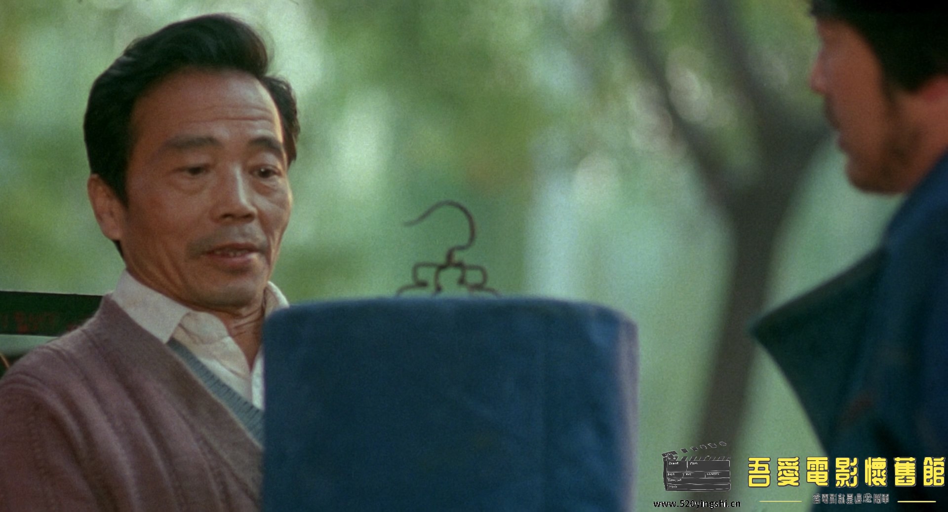 黑楼孤魂.The.Lonely.Spirit.In.An.Old.Building.1989.1080p.BluRay.DDP5.1.x265-MOMO.jpg