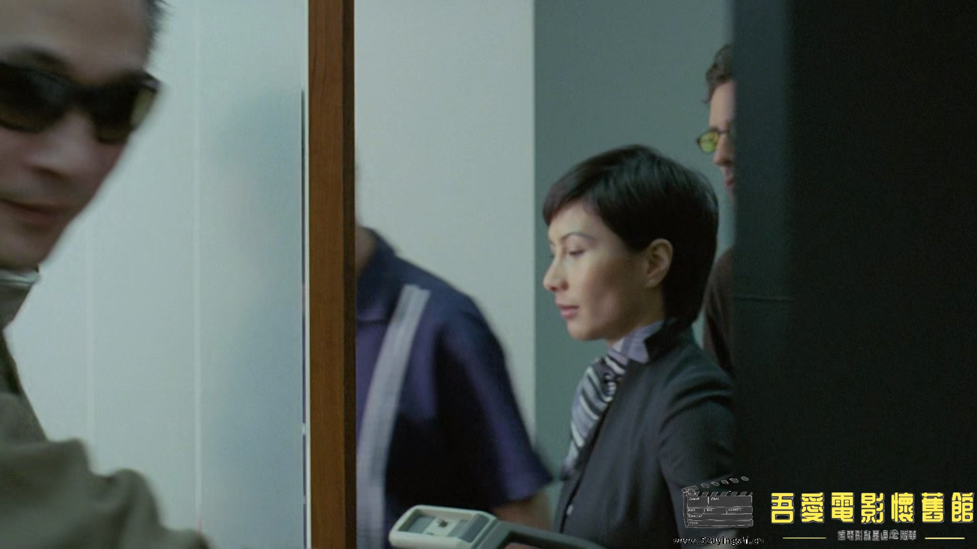 恐怖热线之大头怪婴.Horror.Hotline.Big.Head.Monster.2001.1080p.MyTVS.WEB-DL.H265..jpg