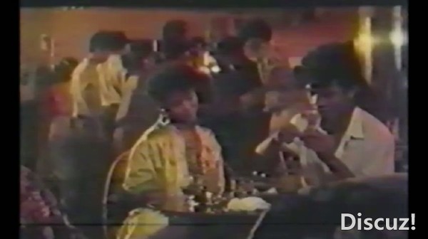 街头花（四级）VHS 国语中英字--.mp4_20250919_221619.993.jpg